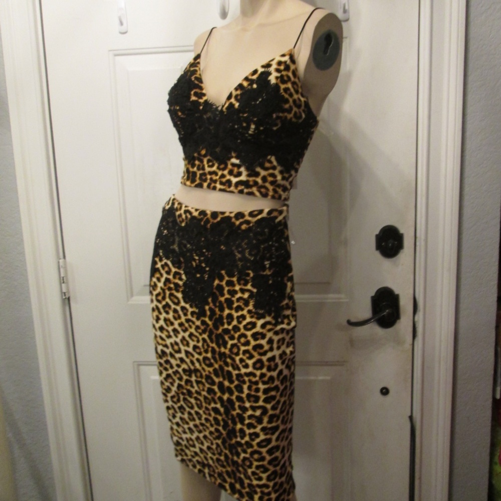 new ***ENTRY *** 2 PC Cheetah outfit dress skirt and spaghetti blouse midriff Sz - Picture 14 of 16